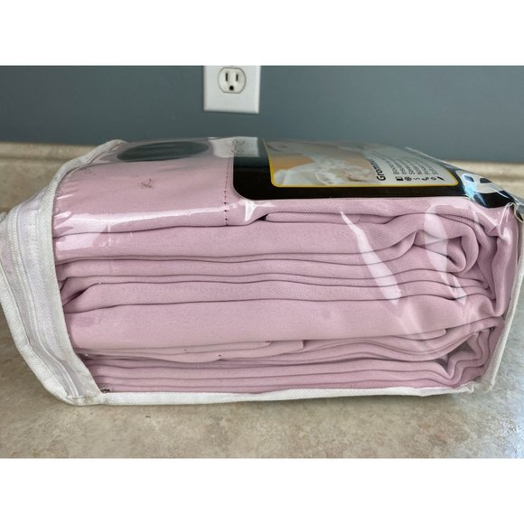 Premium Collection Black Out Curtains 52" x 84" 2 Grommet Panels Light Pink NEW - Picture 3 of 4